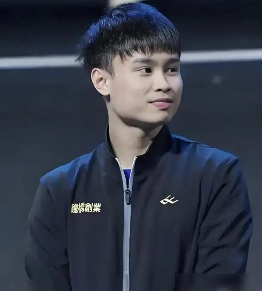 3局全崩！国乒主力梁靖崑被19岁小将按在地上摩擦，伦敦名额直接飞了。
 
你看他