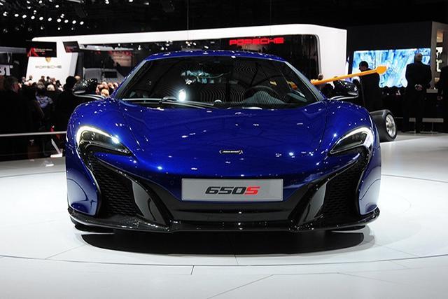 汽车贴膜如何贴？汽车有哪些位置需要贴膜？
汽车贴膜贴哪些地方？
给汽车贴膜贴的主