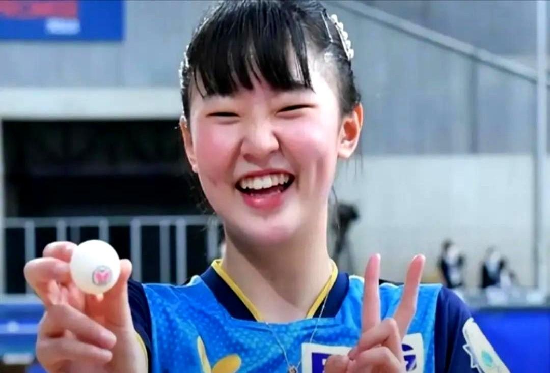 乒乓球混合团体世界杯第二轮循环赛，香港队VS日本队。

朱成竹对阵张本美和，首局