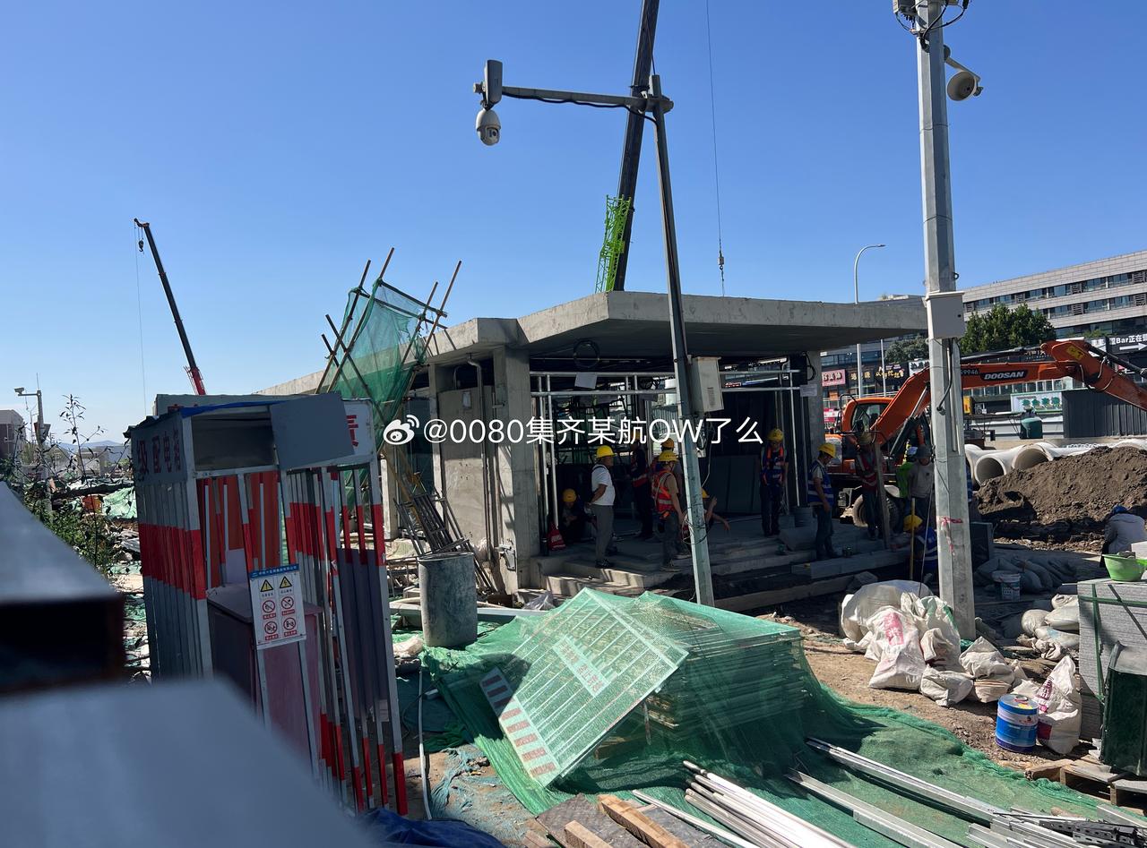 北京地铁超话 18号线十里长街第一站：回龙观西大街站，看起来北边的口也开始发力了