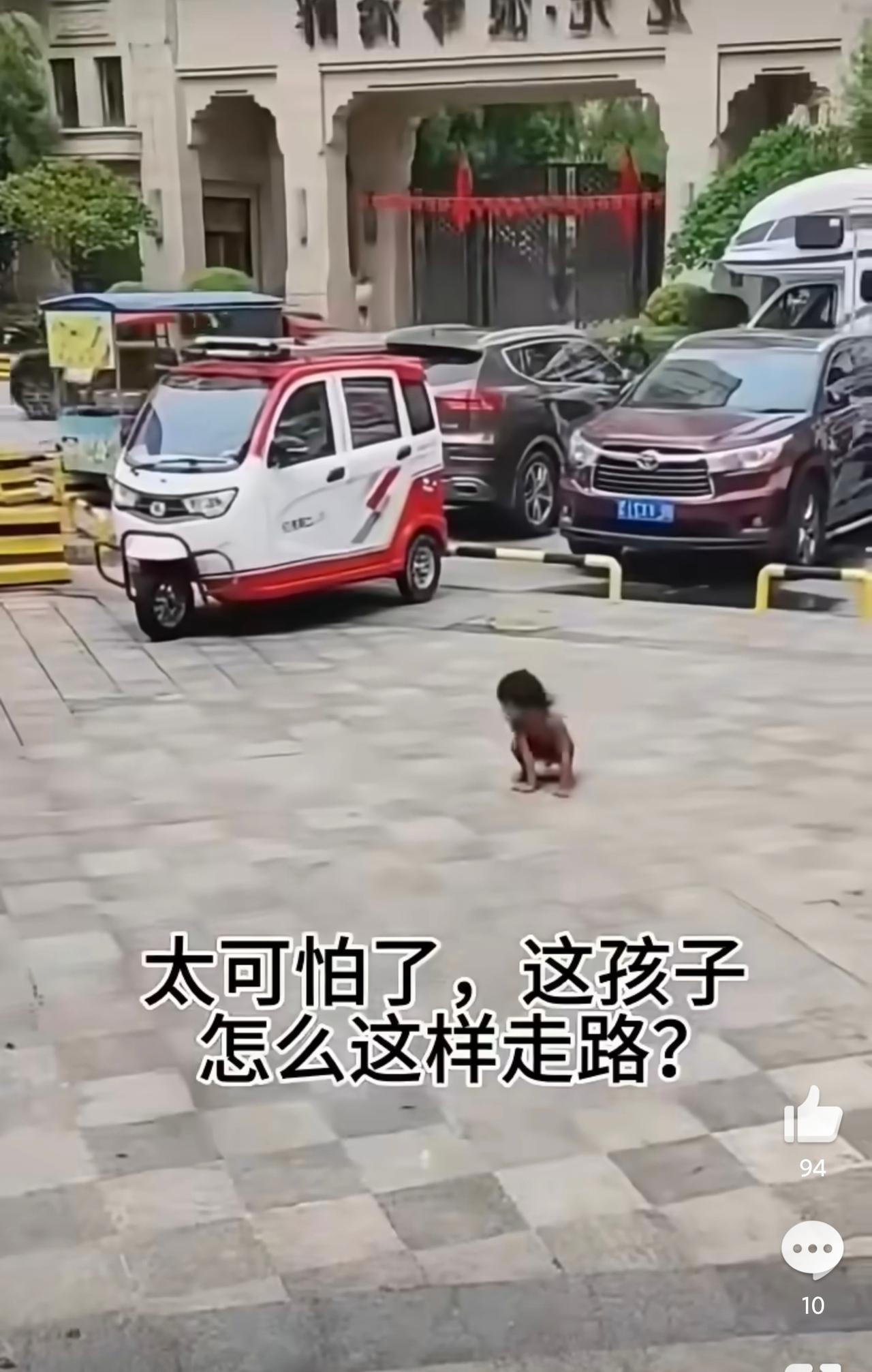 野人小孩事件闹大了！
最让人揪心的，不是网友的议论，
也不是父母的坚持，而是那个