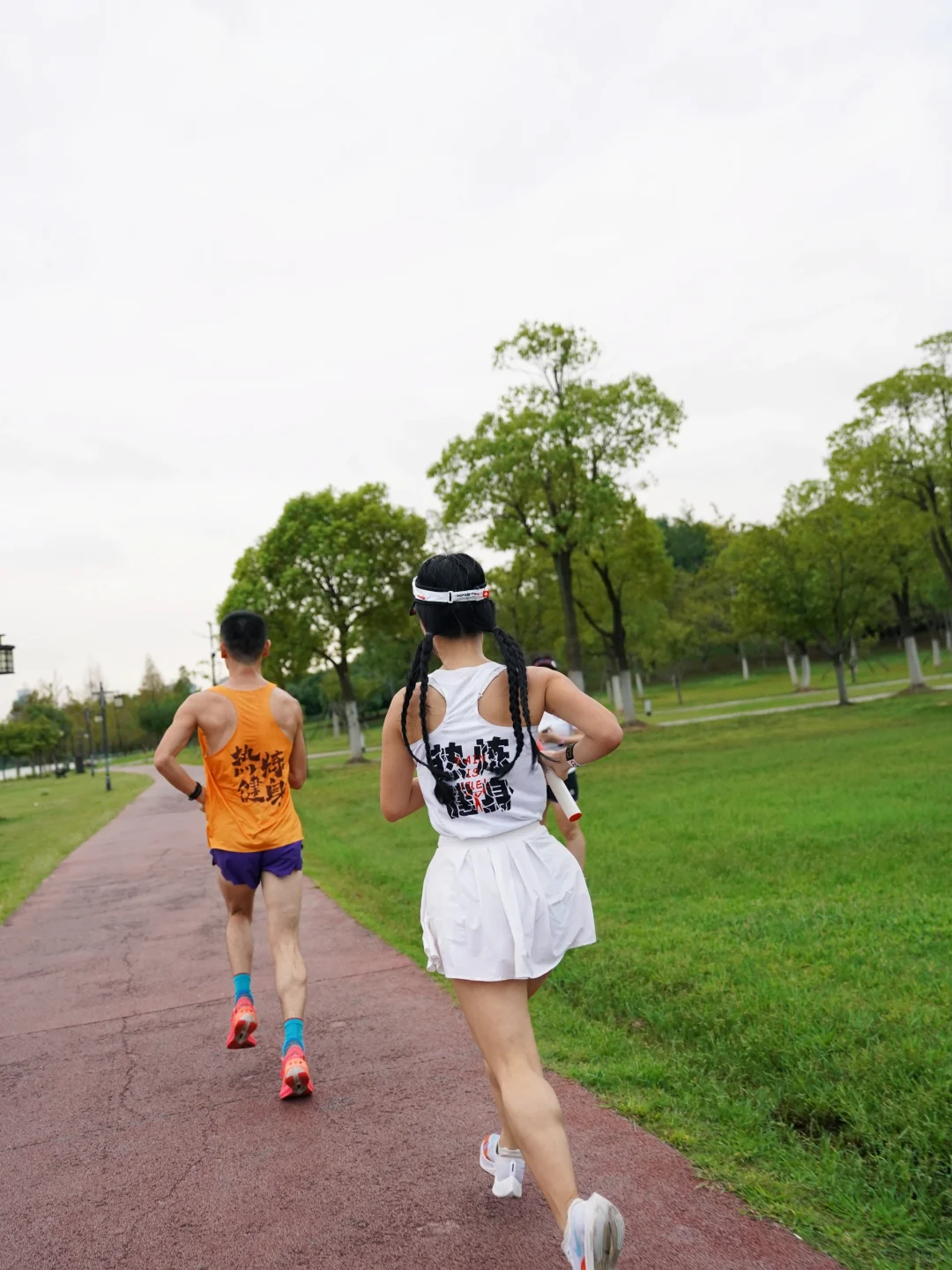 跑个 2 km 接力，躺赢