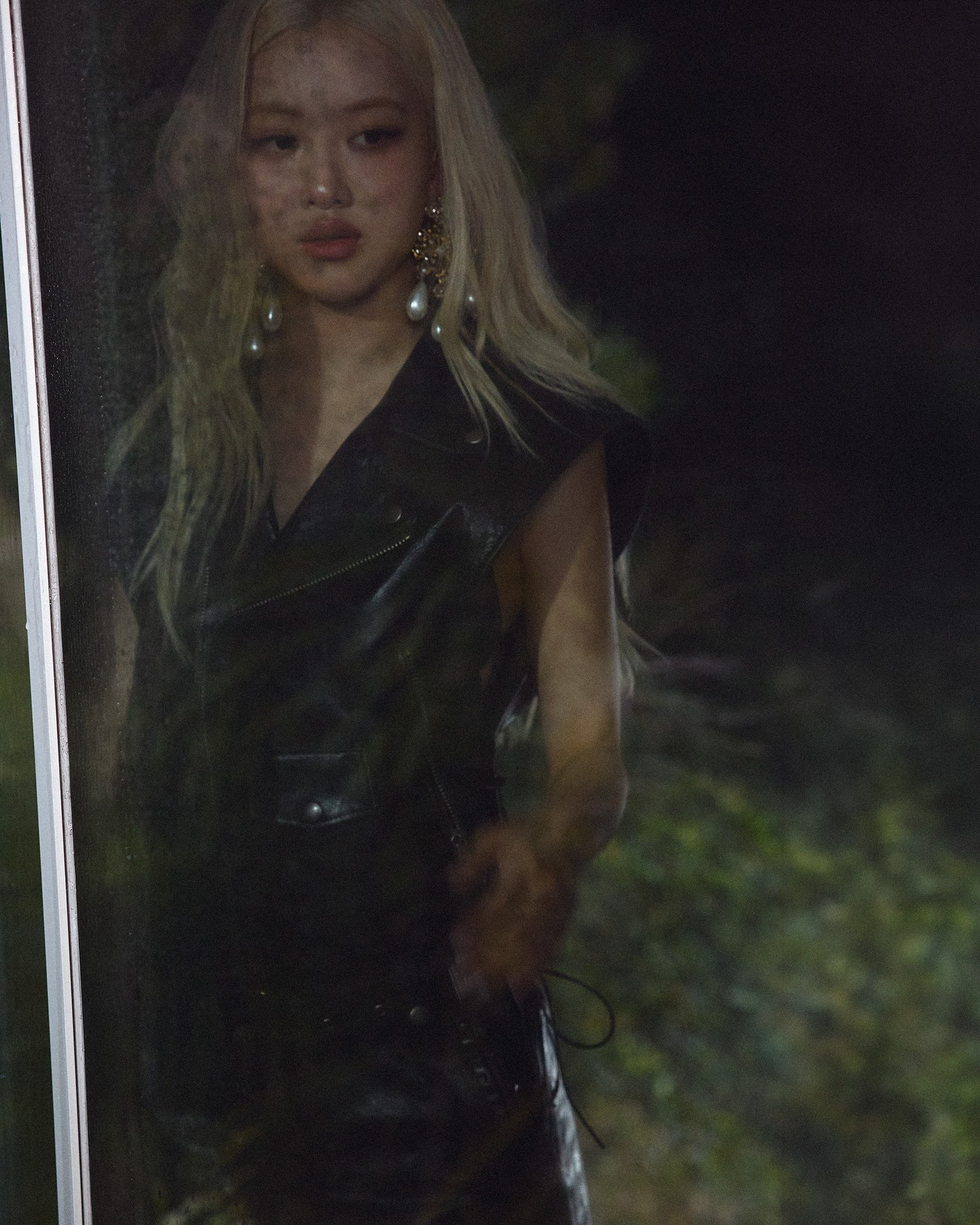 这是杂志官方图。。。。。。P成这样。。。。谁家网红啊我去。。。 