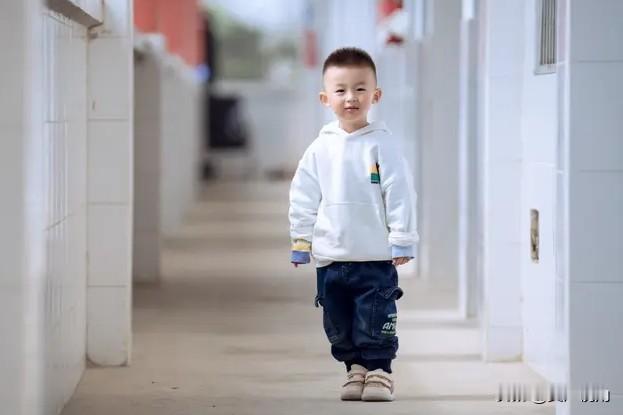 根据“长江云新闻”的报道，福建厦门和风小学一名四年级学生凯凯，因丢失国庆作业卷，