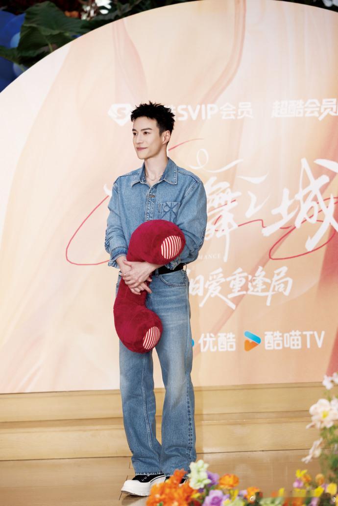 王冠逸弟弟长大就变成哥哥具象化王冠逸护姐，弟弟变后盾张力拉满！把关男友查背景，神