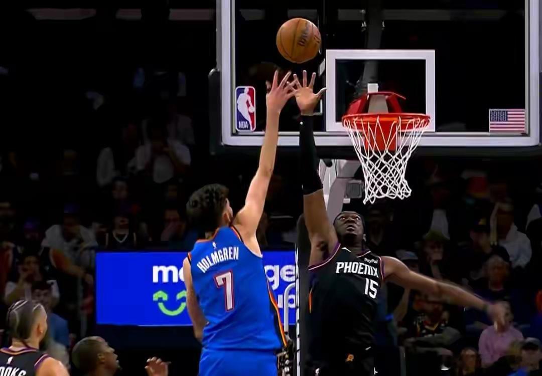 布克准绝杀雷霆，太阳108:105险胜,雷霆止步4连胜!古德温得分最高太阳队狄龙