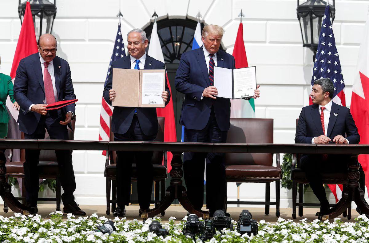【特朗普将亚伯拉罕协议与伊朗协议挂钩：我强制要求所有国家立即签署】

特朗普周一