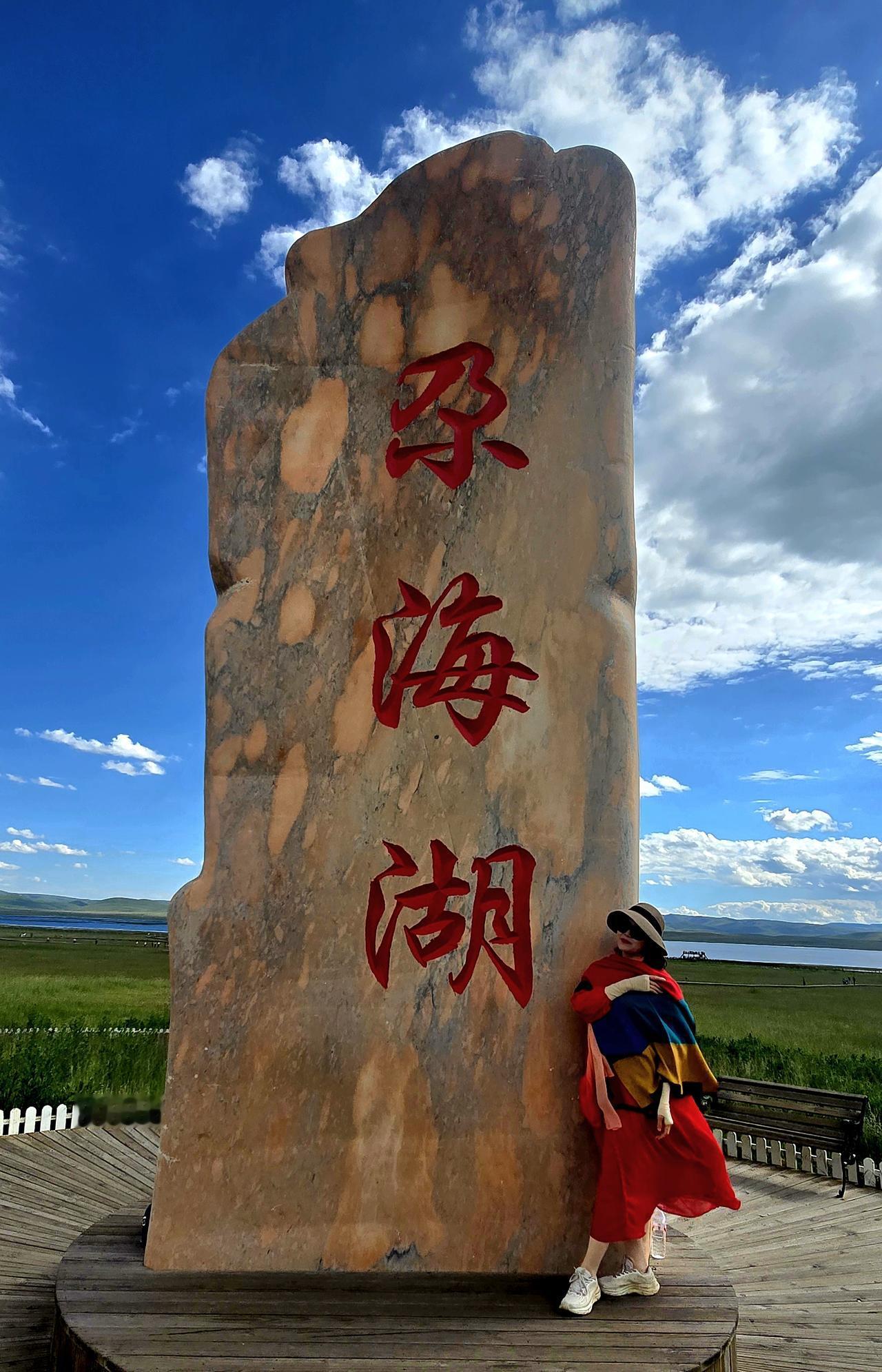 甘南深处的尕海湖，海拔3400米，面积2700 公顷，是藏在高原的一方澄澈秘境。