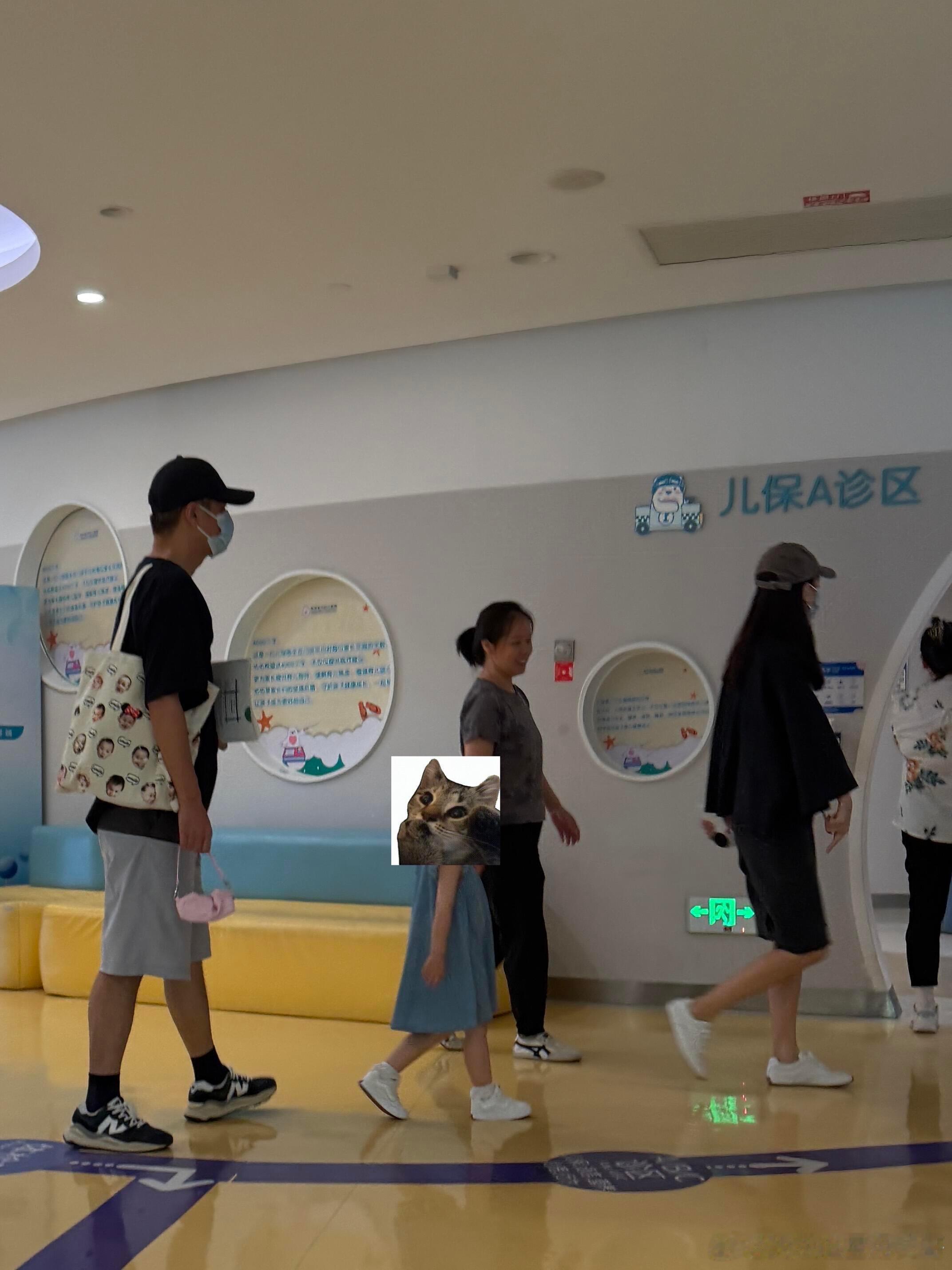 任重孙骁骁带女儿做儿保偶遇任重孙骁骁带女儿做儿保 任重孙骁骁带女儿做儿保 