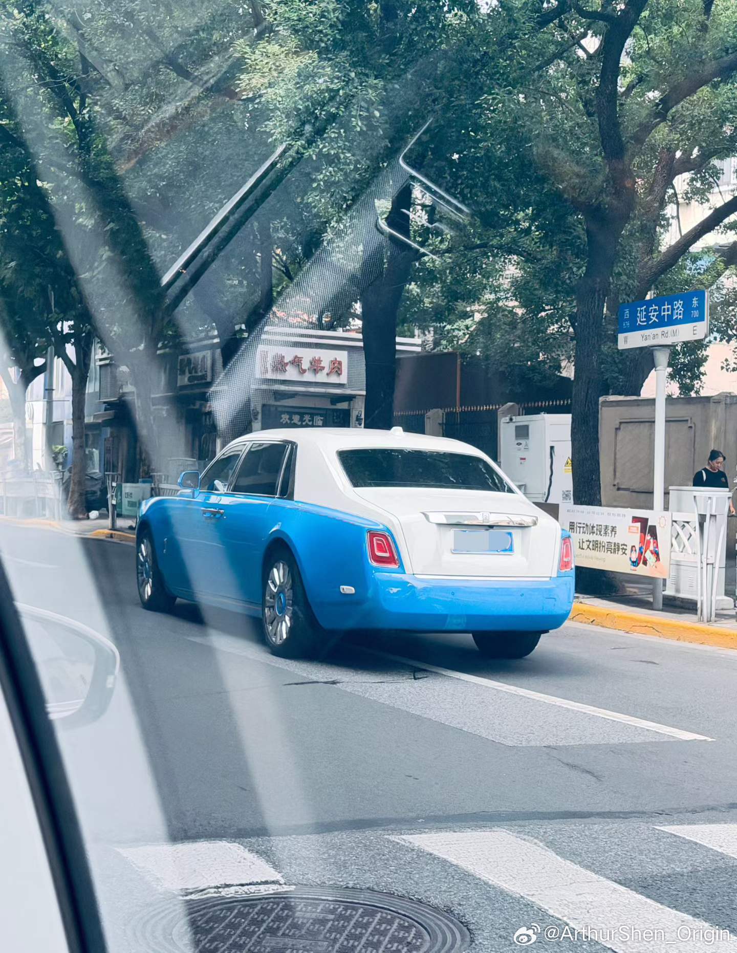 这是......环卫配色？[二哈]大V聊车双拼色劳斯莱斯 ​​​