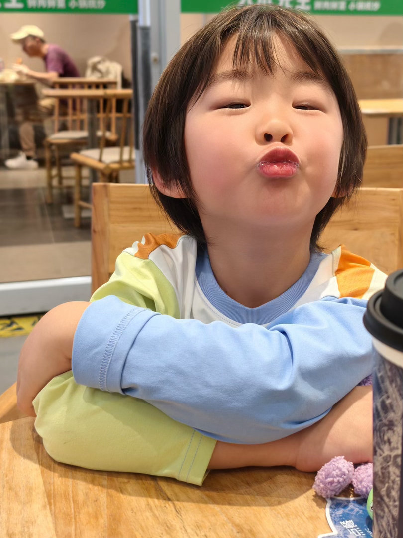 我真的建议你们从小开始带孩子学习，在幼年时期养成习惯，因为他们真的小时候很好骗耶