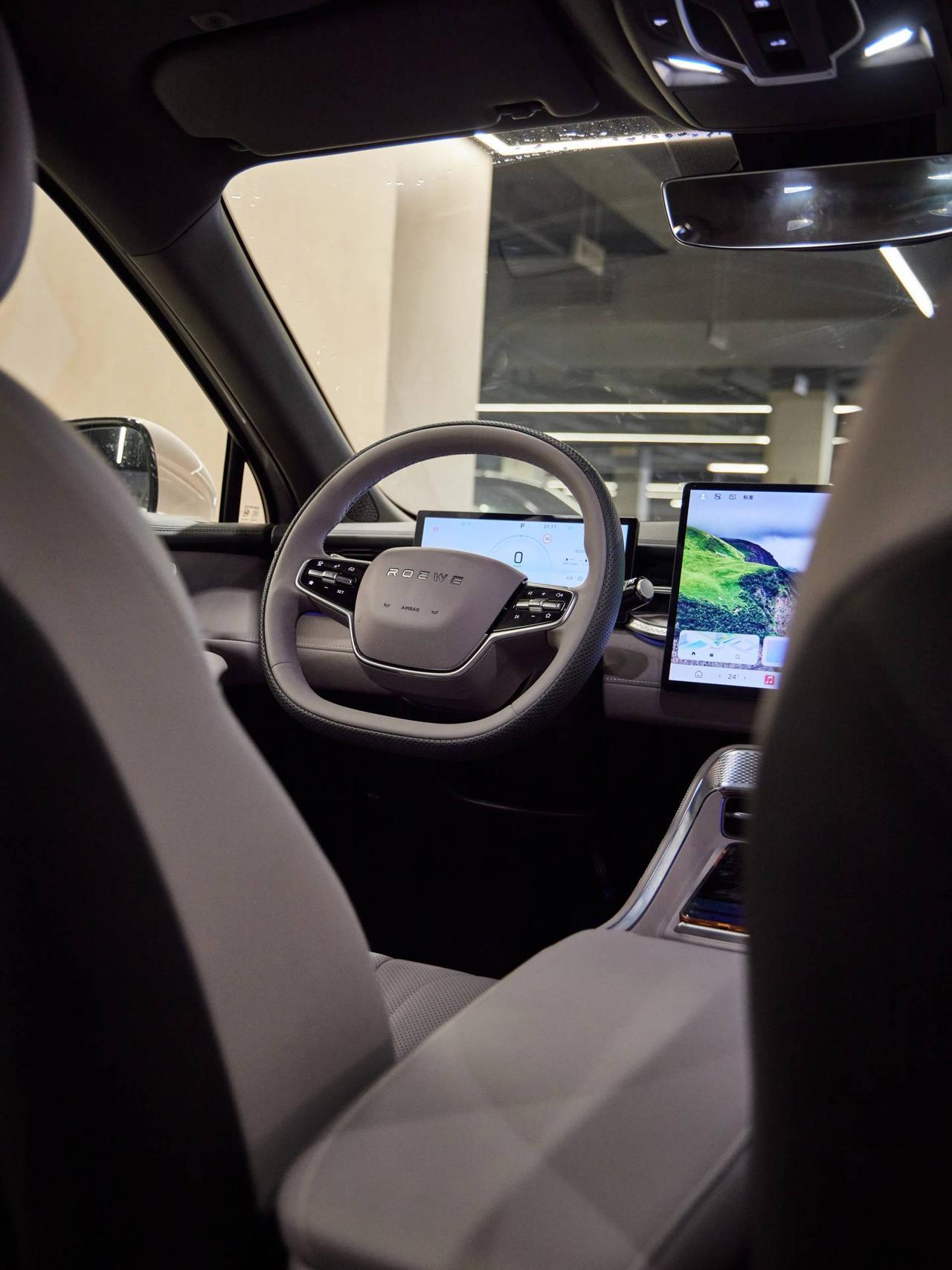 一早看到马云在卢旺达的消息，又是会谈又是给创业者发钱，数字经济的玩法确实接地气。