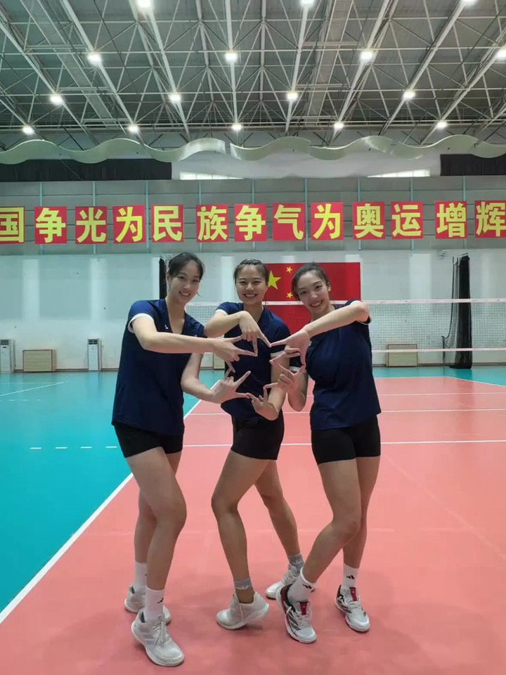 留存接应组合影📷89年的曾姐▶️08年的小杨 ​​​