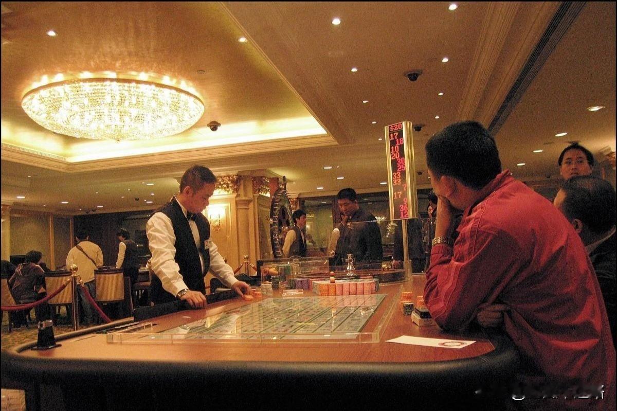 澳门这波大规模关停，
彻底给所有暴利行业敲了警钟！
很多人以为是没人消费，
其实