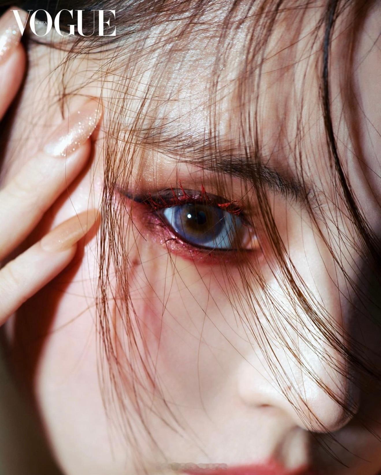 韩素希  韩素希 杂志内页天蝎女🐍 