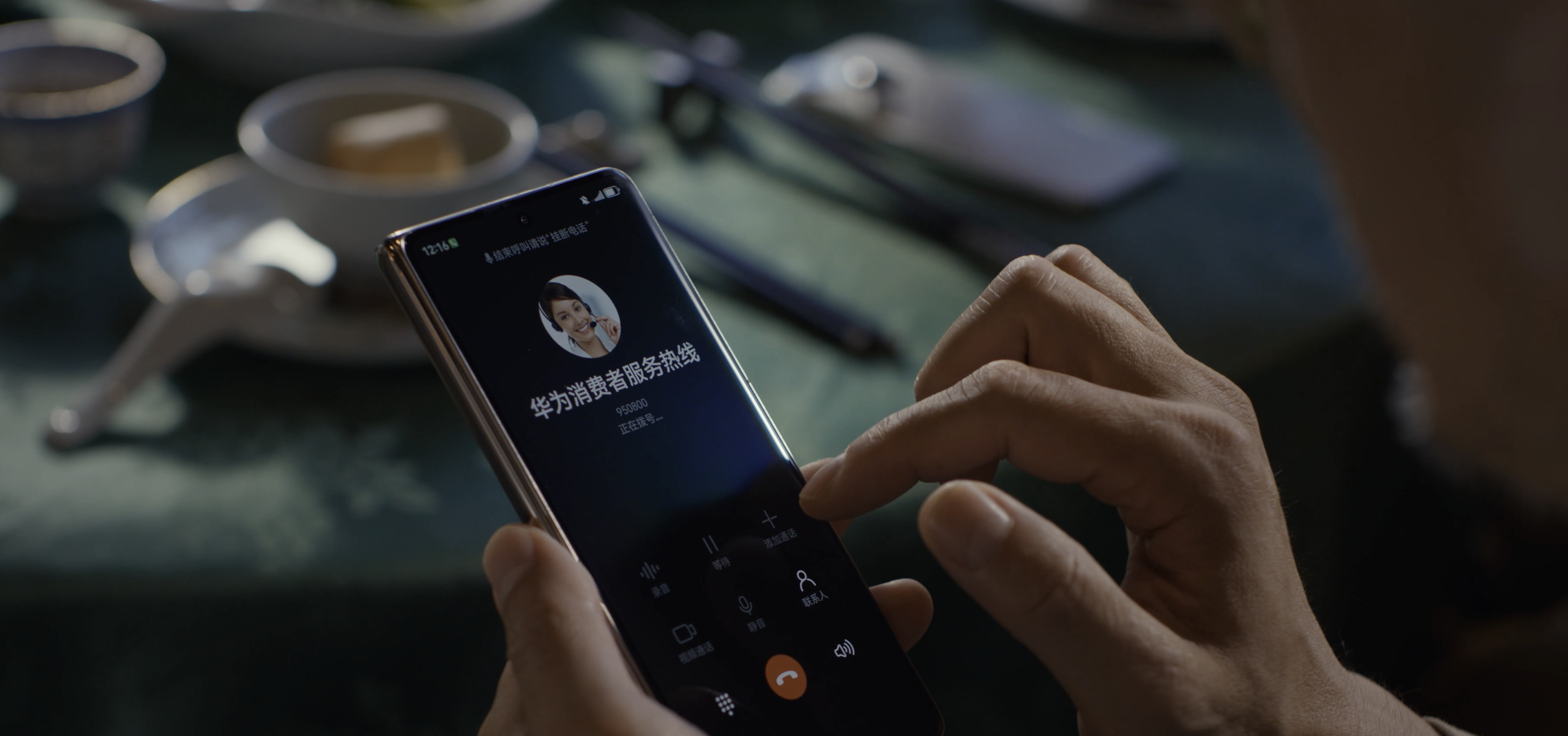 你有没有一个，随时可以拨通、无需寒暄的“紧急联系人”？华为7×24小时在线人工客