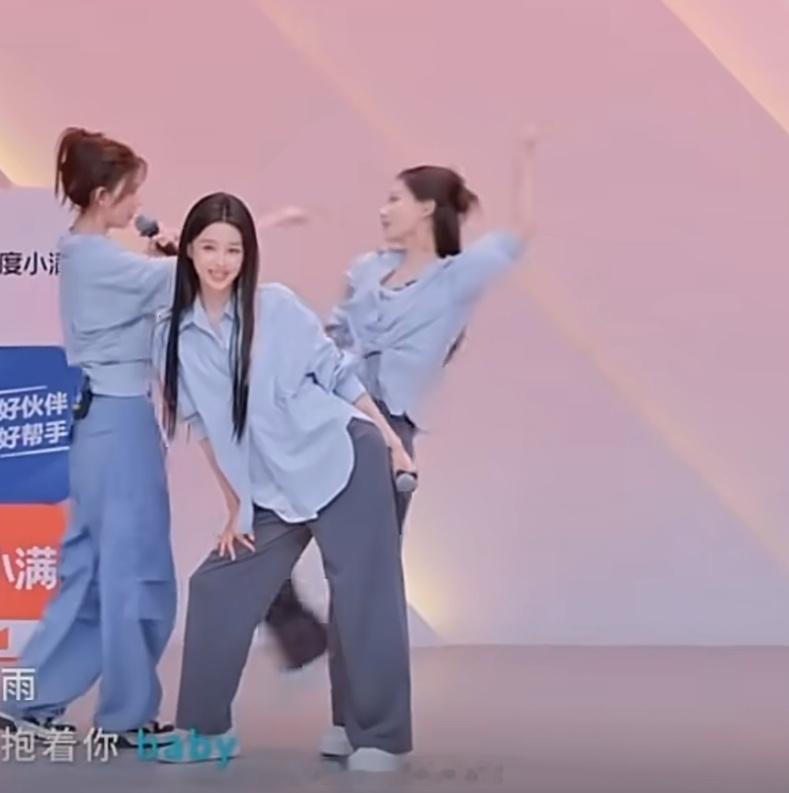 陈瑶走到孙怡面前把何宣林推开了浪姐还是懂我们观众爱看什么的！你看这不就来了～ 