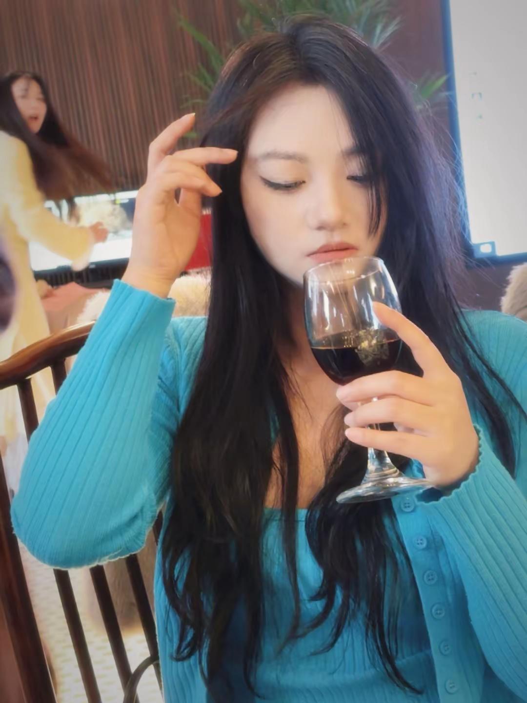 老板说不能坐小孩那桌了，是奖励还是悲哀呢