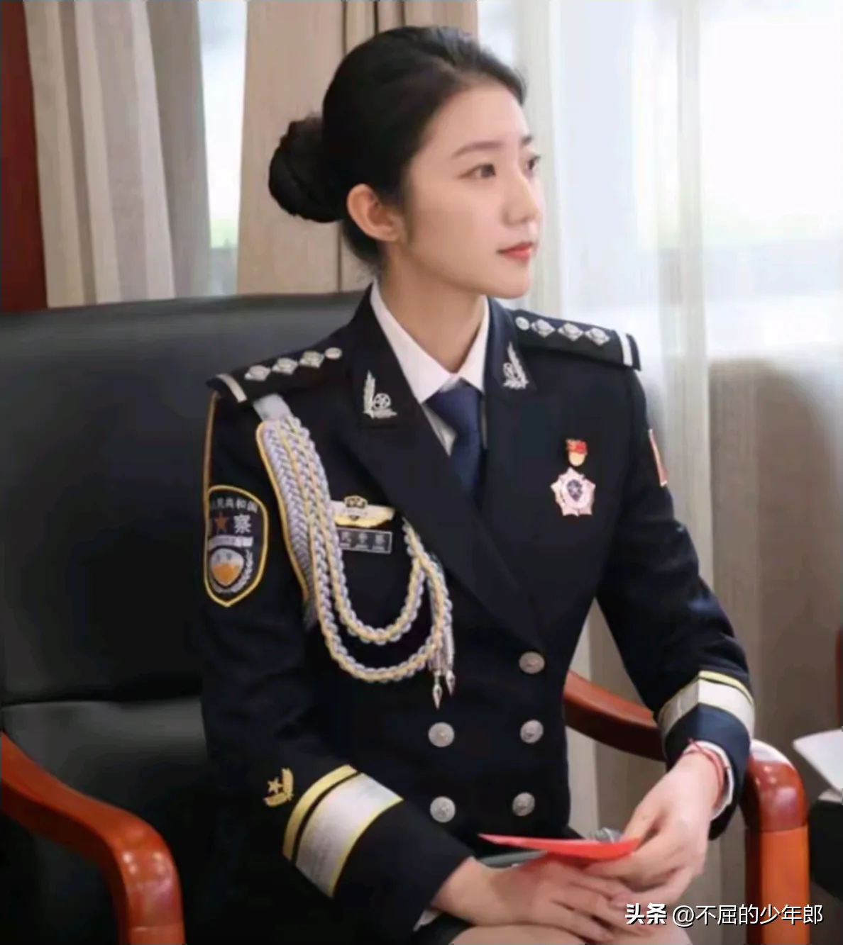 当年她如果好好干，不搞花里胡哨的，估计也是前途无量吧。只可惜不知道自爱，明明已经