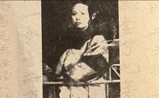 1911年，弘一法师李叔同在房间挂了一幅日本女子的裸体画，妻子俞氏每次看到这幅画