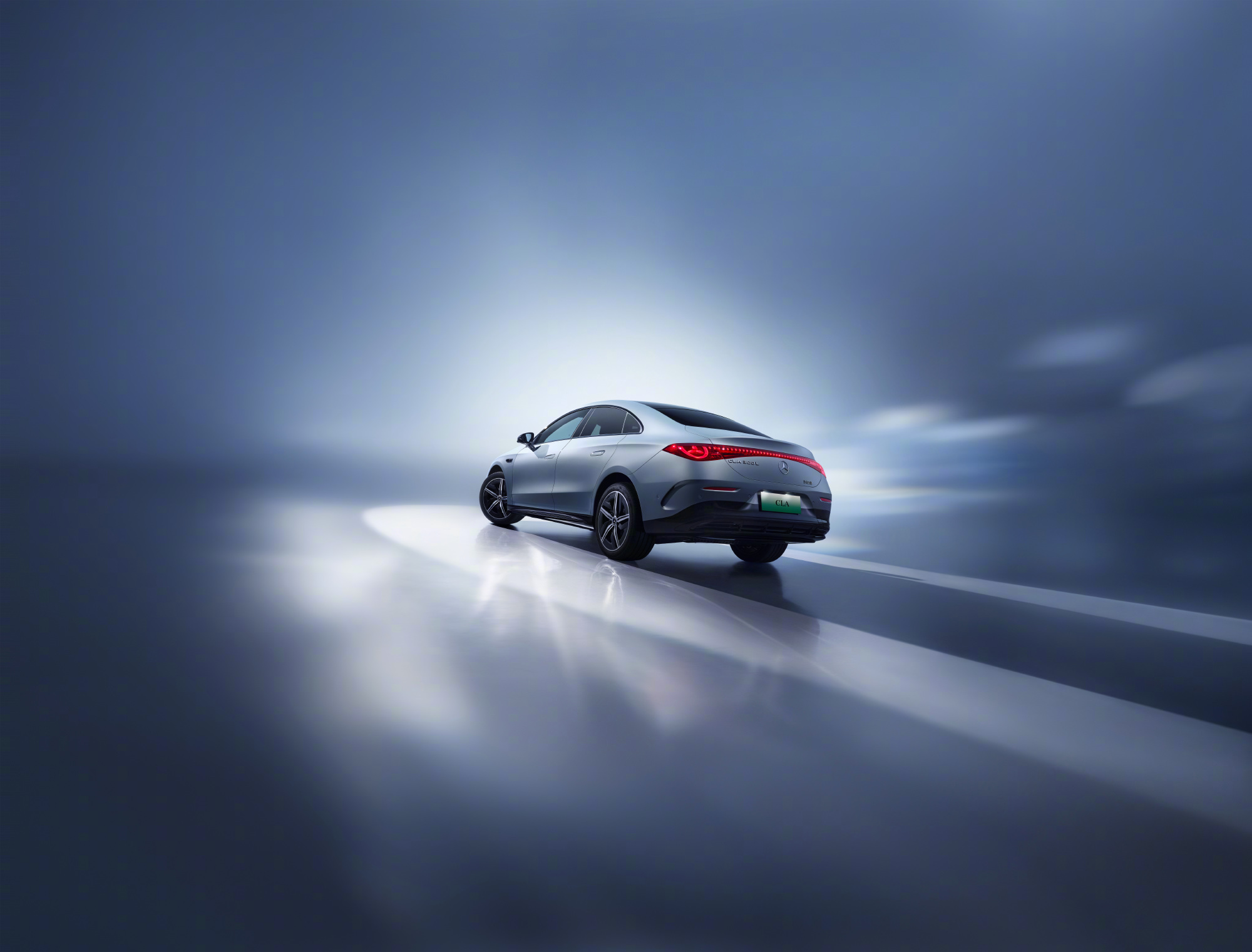 汽车研发是一个长期且复杂的过程，BBA的电动化车型研发需要稳定可靠的供应链。宁德