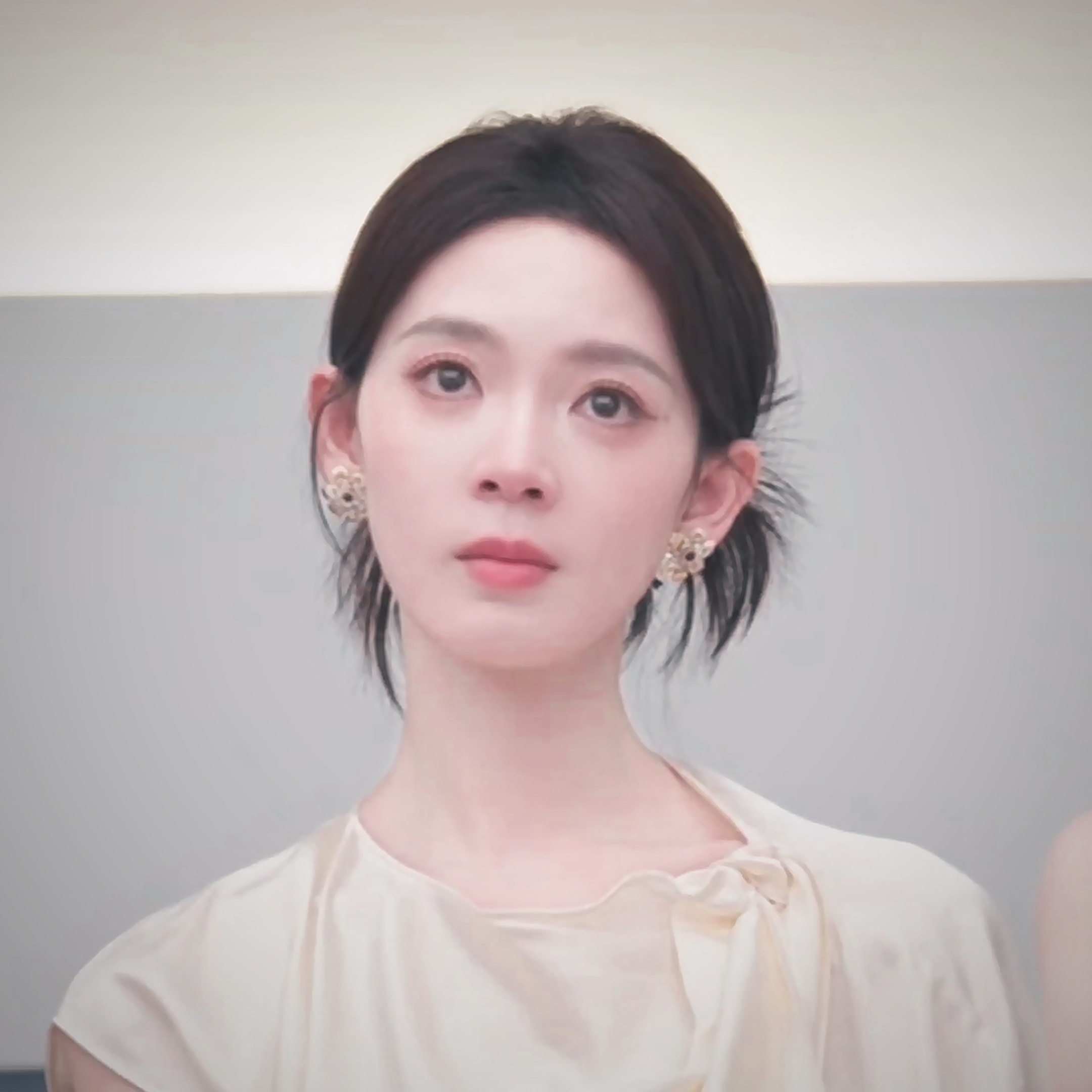 深吸气之后连呼气都抿嘴憋回去了……🥲 