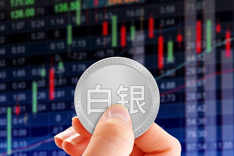 翻了下近10年的白银走势，2011年那波疯涨摸到过49美元/盎司，之后十几年基本