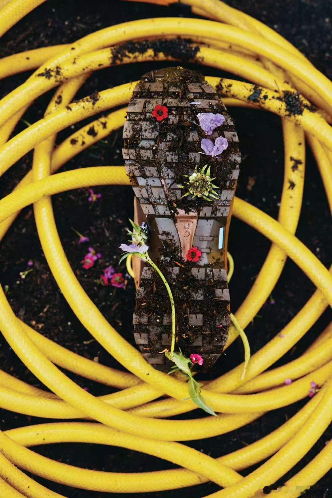 on昂跑迪桑特  这春天一到，运动品牌则怎么都在扎堆玩起了 “植物叙事”。On 