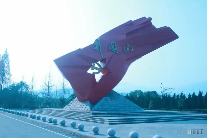 韶山的红色文化就像一座精神富矿，给我带来无尽启发。走进韶山，仿佛能看到毛主席波澜