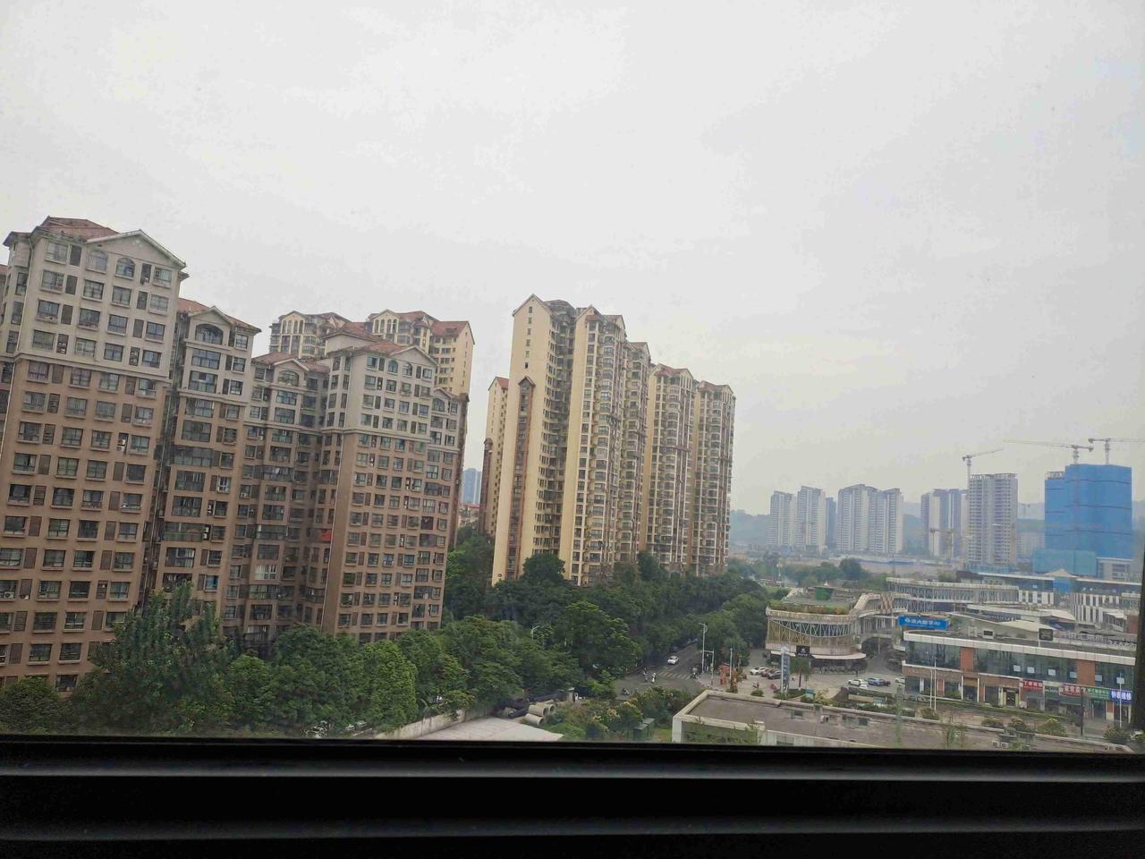 住院部的窗外微风徐徐，在这里，每天都能看到悲剧的上演，感受生命的脆弱。


带定