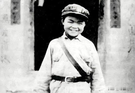 1955年，29岁的向轩被授予中校军衔，阅档首长看到他履历表上的“军龄22年”，