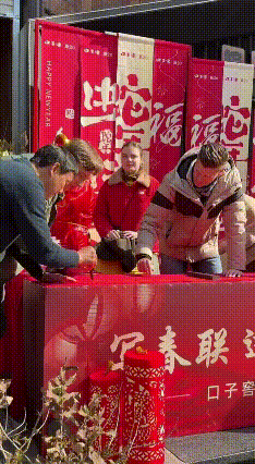 2026年春节，中国成了老外们的“过年打卡地”，人气直接爆棚！
国家移民管理局说