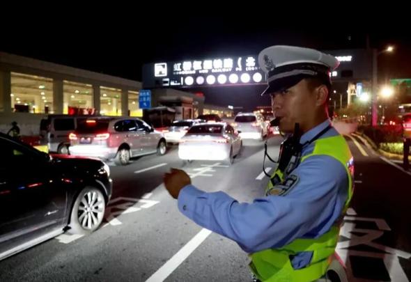 上海返程有多狠？

你敢信？国庆最后一天，G40长江隧桥直接变“停车场”！早上8