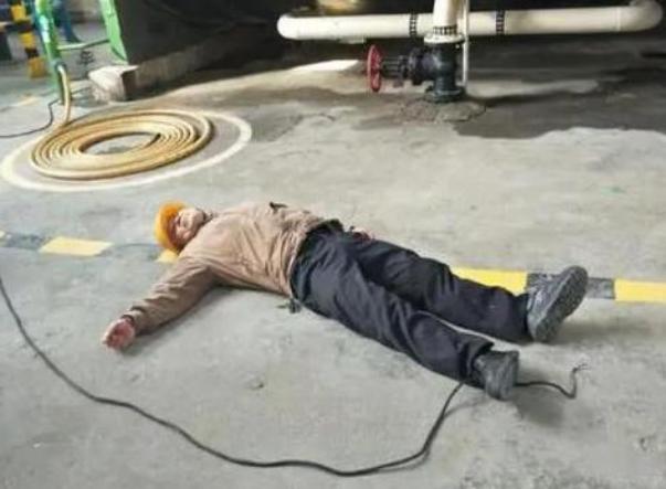 “冤不冤！”2024年7月，四川凉山，一男子帮村民安装电表箱时，不幸触电身亡，家