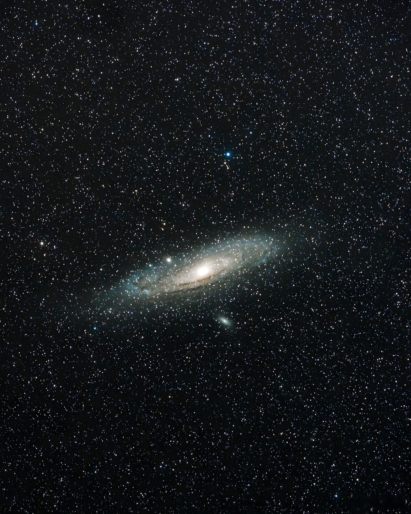 ‼️ 仙女座星系（M31）距离地球大约250万光年，包含数千亿颗恒星。它是银河系