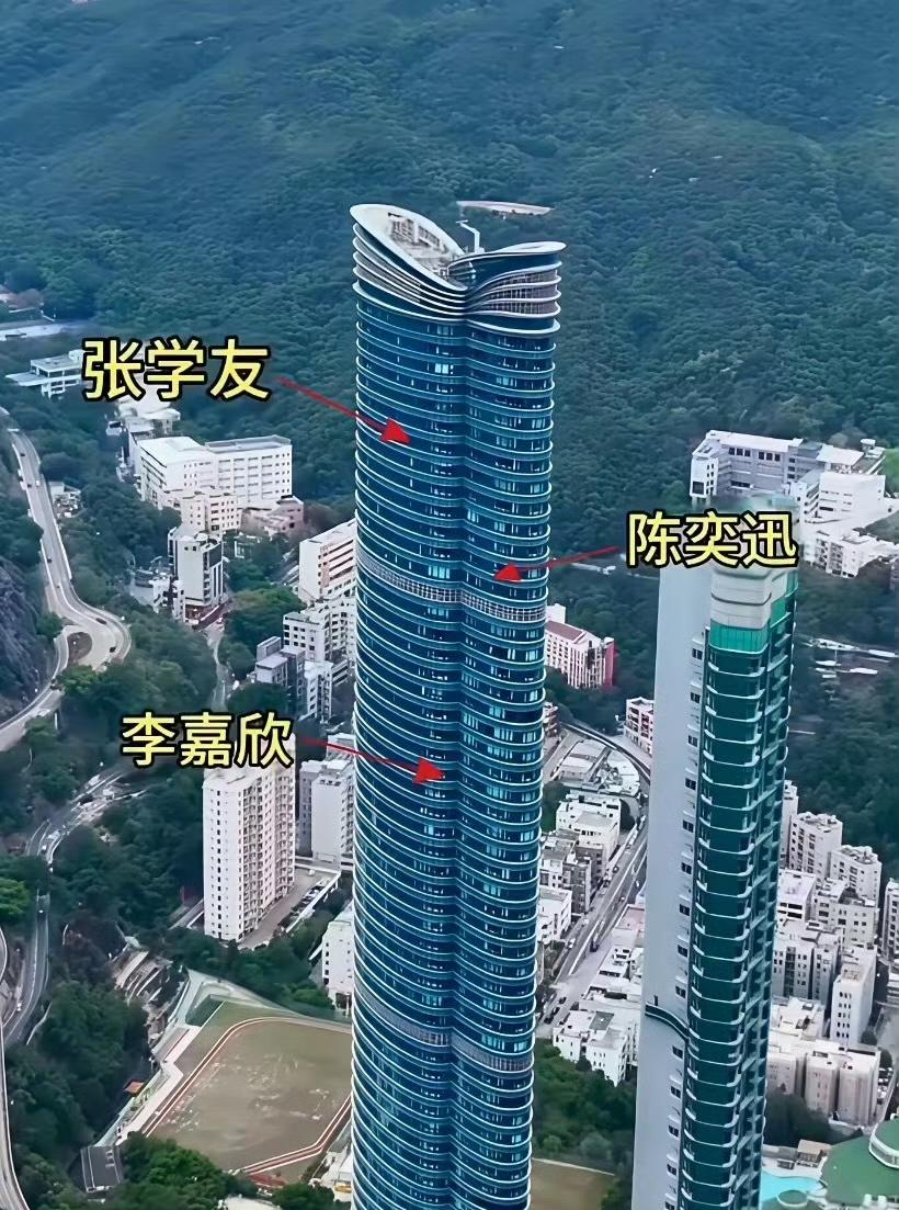 香港这栋房子叫晓庐。据说是李嘉欣老公家族的物业。顶层就是李嘉欣老公的家。
总共2