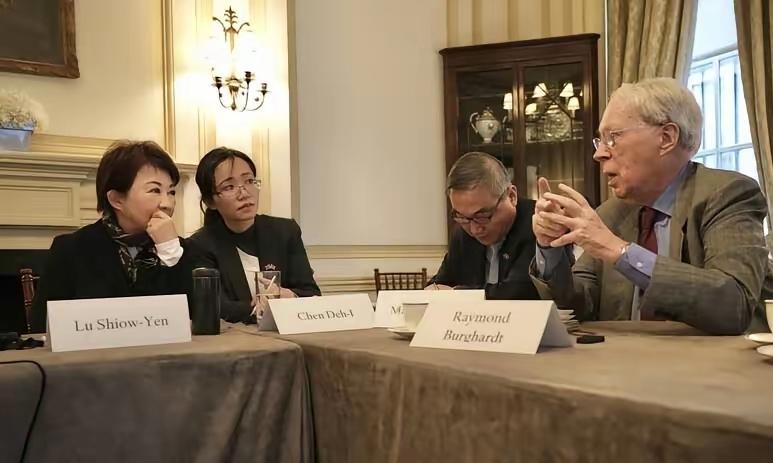 卢秀燕的表态，已倒向美国，“要有‘实力’作后盾”

3月份，台中市长卢秀燕正在美