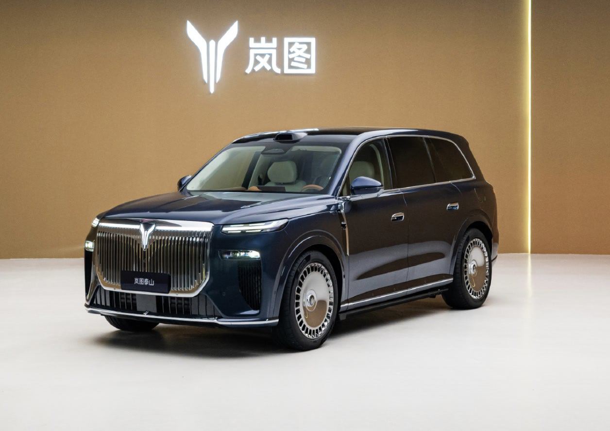 最精彩的两个中国品牌SUV前脸：岚图泰山的“鲲鹏展翅”、仰望U8/8L的“鼎”。