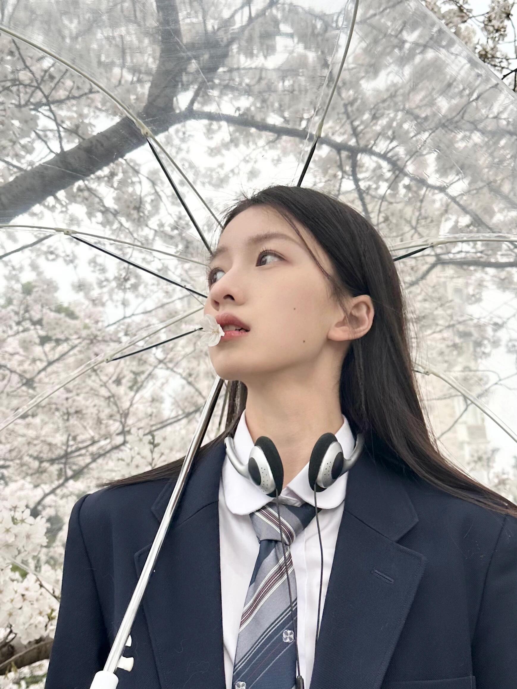 𝐒𝐡𝐚𝐫𝐞·清冷感女生头像/•᷅‎‎•᷄\୭ ​​​