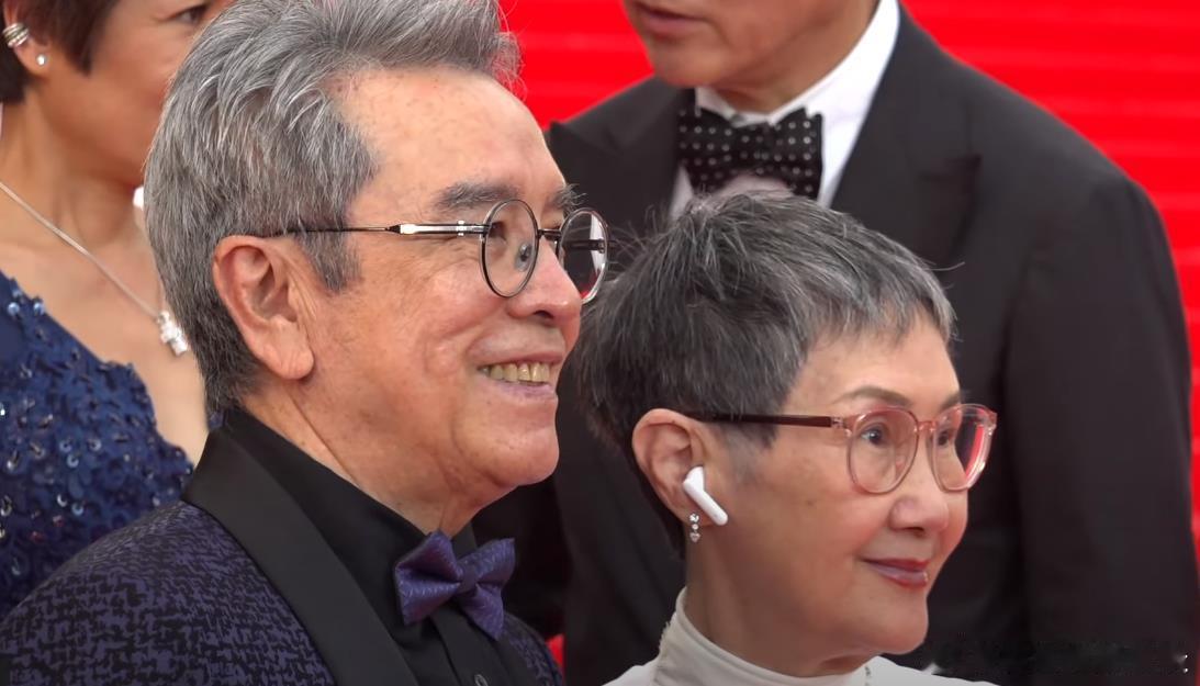 #金像奖# 《白日之下》剧组：姜大卫夫妇、林保怡、余香凝、宝珮如。 ​​​