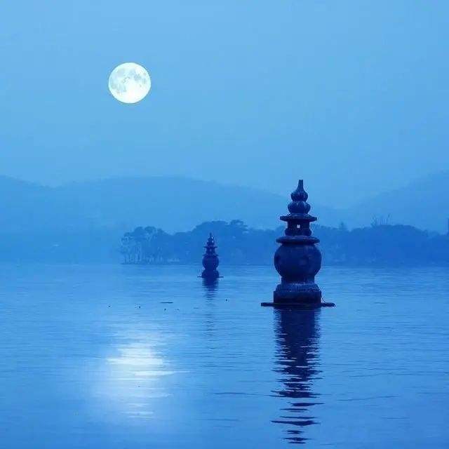 成年人的相处中，若能彼此顾及颜面，那便是善良了。不让人下不来台，才是敦厚人心。噎