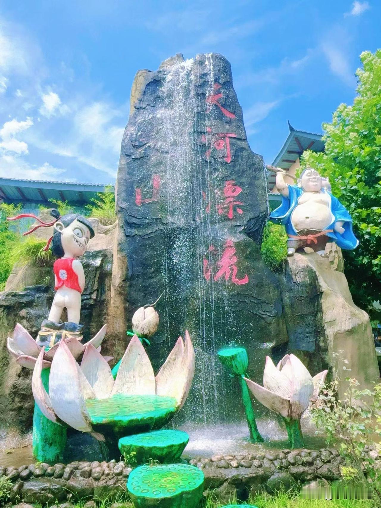 女孩子一定要懂得示弱温柔，哪怕你再能干再强势，也要压住气，在男人面前，就娇滴滴的