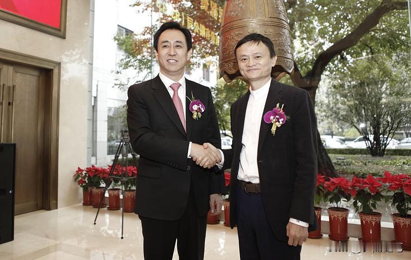 翻了一圈相关的公开动态和坊间讨论，发现许家印最忌惮的从来不是什么商业对手，而是白