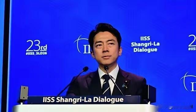 日本舆论沸腾了！小泉进次郎在香会上曾全程英语驳斥中国，被日本媒体捧成“完美表现“
