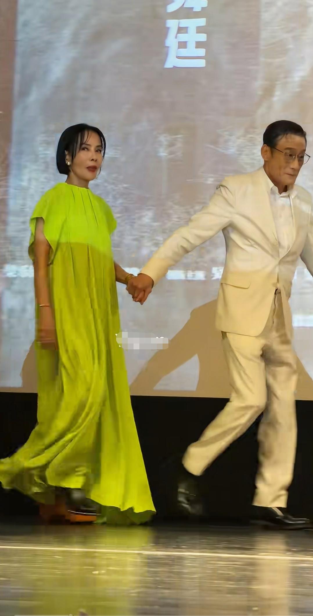 发嫂这裙子太长了，显得个子有点矮。