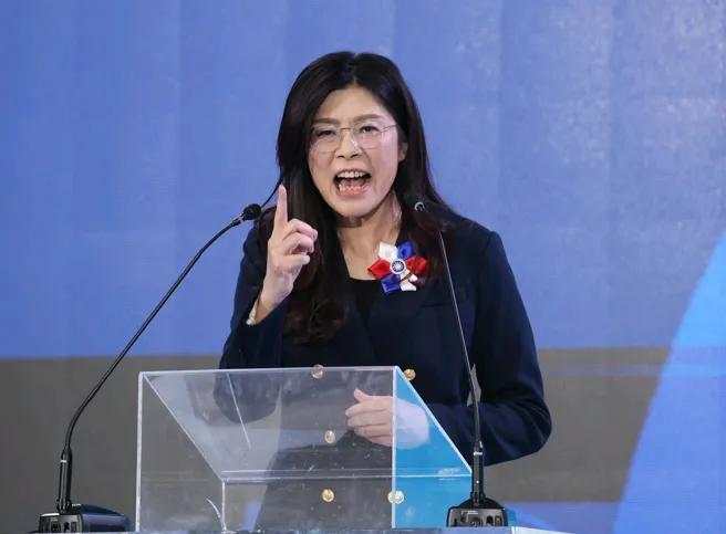 「我们要向全世界证明，两岸能够凭借智慧与决心，终结两岸自相残杀的悲剧，开创百年和