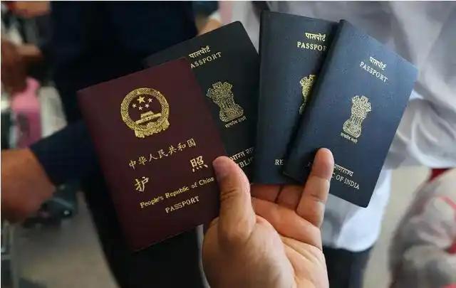 法媒对我们进行批评！8 月 3 日，法新社刊文声称，中国国内一个新推出的出境入境