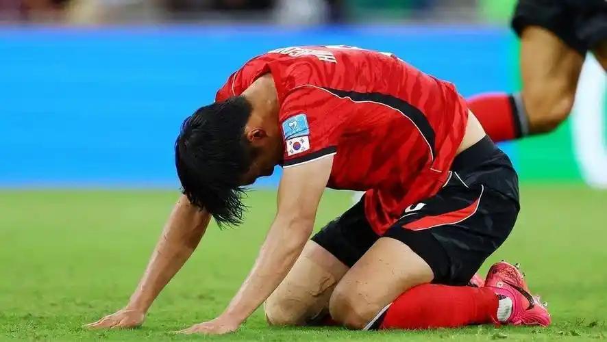 韩国队一副好牌打得稀烂

韩国小组赛的最后一场球，原本是相当轻松的。因为此前1胜