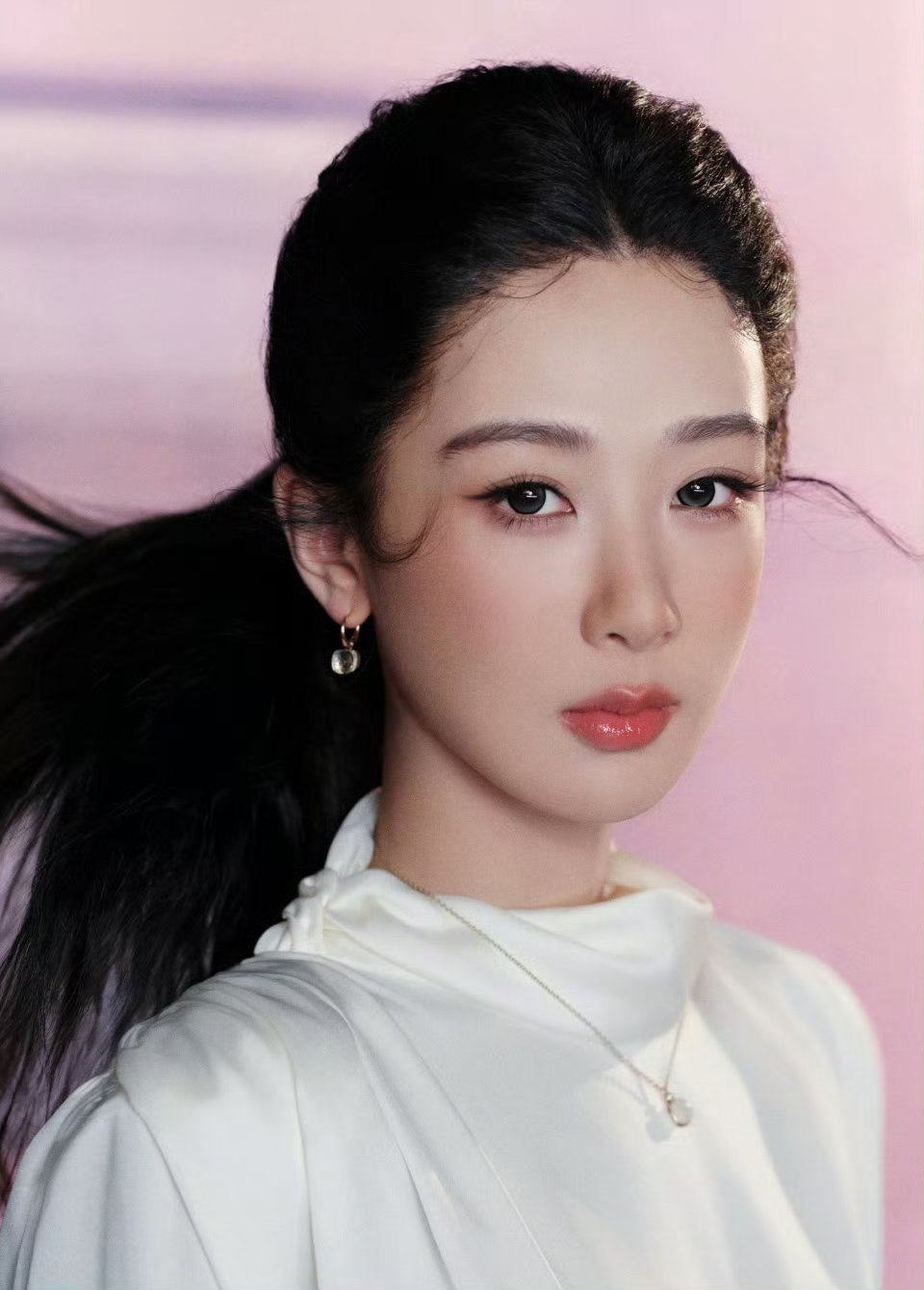 杨紫   yz杨紫何惟芳 yz 杨紫国色芳华浪漫温柔有无数种，你便是其中之一。【