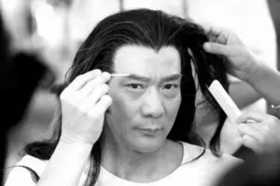 #徐少强去世#徐少强，香港武侠影星的逝世，让无数影迷和电影界同仁感到深深的哀悼。